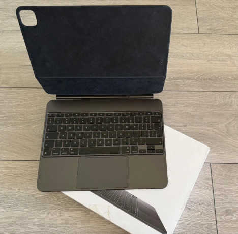 apple-magic-keyboard-pre-ipad-pro-13-m5-eng-cierna-big-0