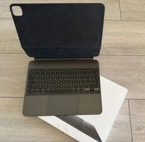 apple-magic-keyboard-pre-ipad-pro-13-m5-eng-cierna-big-0