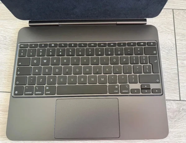 apple-magic-keyboard-pre-ipad-pro-13-m5-eng-cierna-big-1