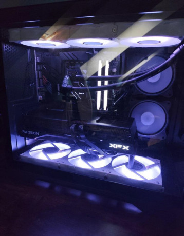xfx-swift-amd-radeon-rx-9070-xt-16g-big-0