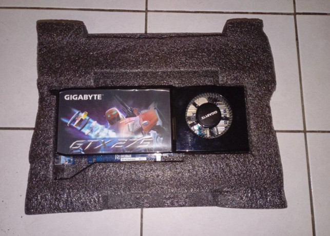 gigabyte-geforce-gtx-275-896mb-ddr3-pcie-x16-sli-448bit-big-0