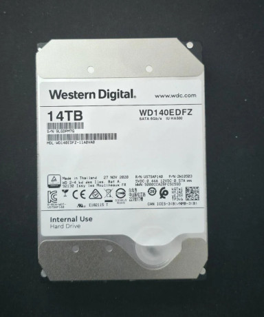 hdd-western-digital-14-tb-big-0