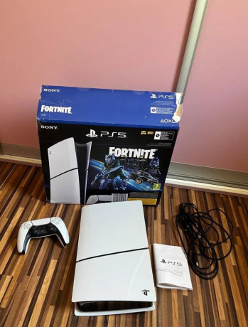 ps-5-slim-digital-1tb-big-1