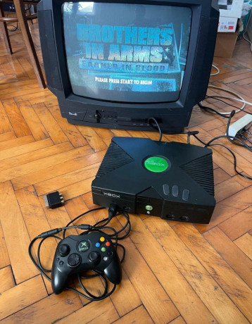 microsoft-xbox-classic-hra-a-ovladac-big-0