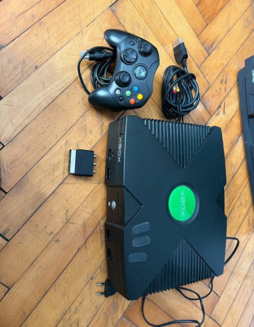 microsoft-xbox-classic-hra-a-ovladac-big-1