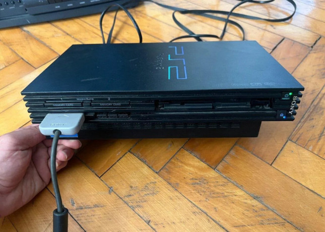 playstation-2-ps2-fat-scph-30002-big-2