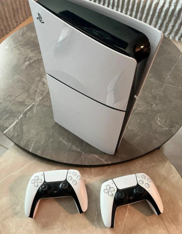 ps5-slim-2-ovladace-este-v-zaruke-big-1