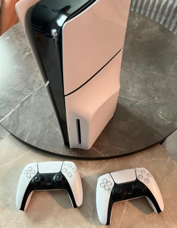 ps5-slim-2-ovladace-este-v-zaruke-big-3