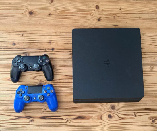 predam-ps4-500gb-2-ovladace-big-0