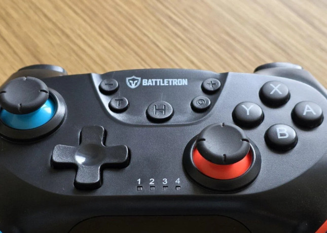 bezdrotovy-ovladac-na-nintendo-switch-zn-battletron-big-2