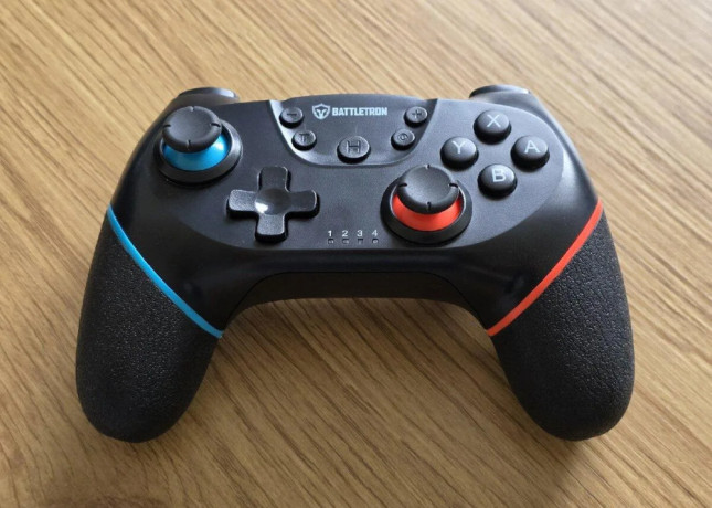 bezdrotovy-ovladac-na-nintendo-switch-zn-battletron-big-1