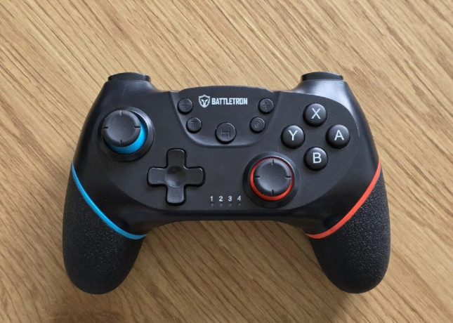 bezdrotovy-ovladac-na-nintendo-switch-zn-battletron-big-0