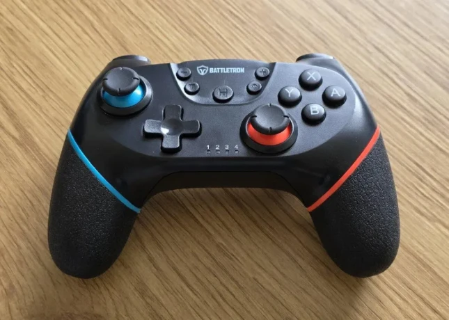 bezdrotovy-ovladac-na-nintendo-switch-zn-battletron-big-1