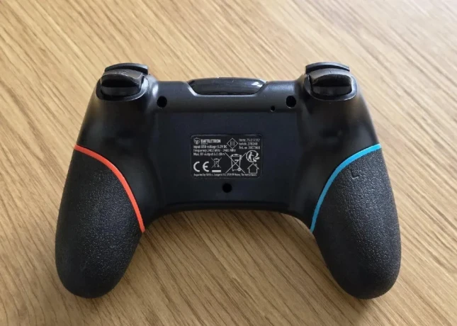 bezdrotovy-ovladac-na-nintendo-switch-zn-battletron-big-3