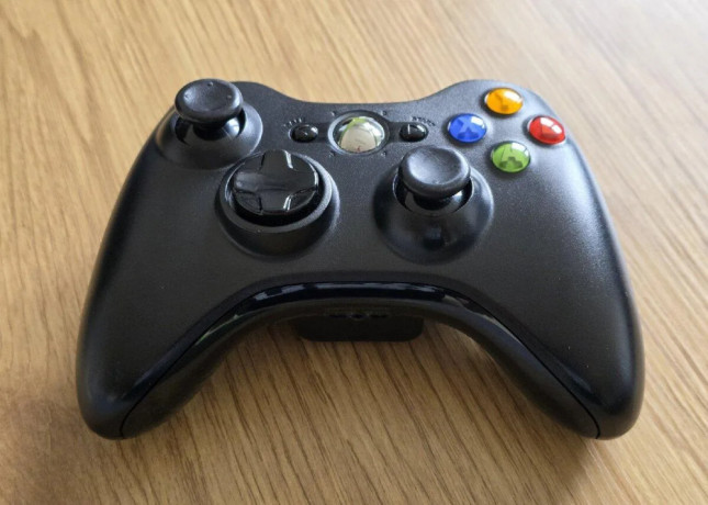 original-bezdrotovy-ovladac-na-xbox-360-big-1