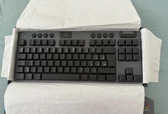 logitech-g915-tkl-lightspeed-wireless-big-1