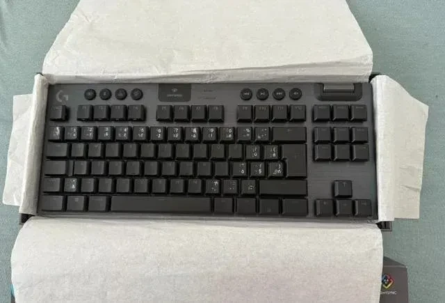 logitech-g915-tkl-lightspeed-wireless-big-1