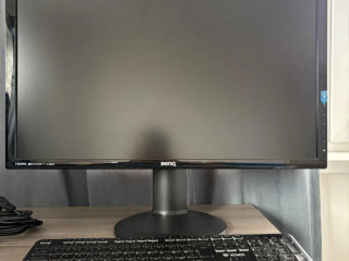monitor-benq-gw2765-klavesnica-yenkee-130-eur