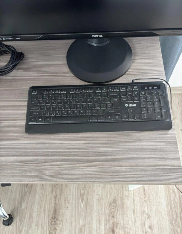 monitor-benq-gw2765-klavesnica-yenkee-130-eur-big-1