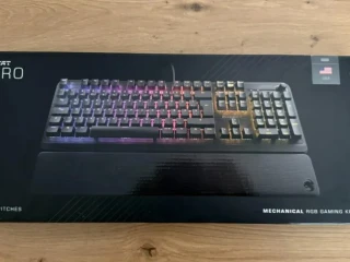 roccat-pyro-mechanicka-rgb-herna-klavesnica