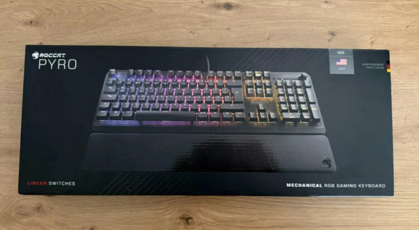 roccat-pyro-mechanicka-rgb-herna-klavesnica-big-0