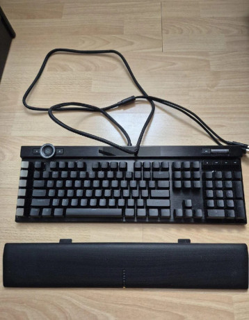 corsair-k100-rgb-optical-mechanical-gaming-big-1