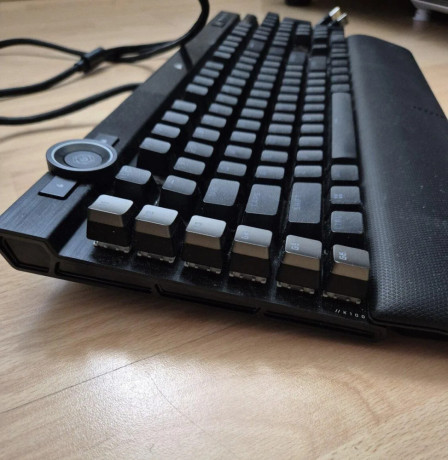 corsair-k100-rgb-optical-mechanical-gaming-big-0
