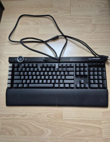 corsair-k100-rgb-optical-mechanical-gaming-big-2