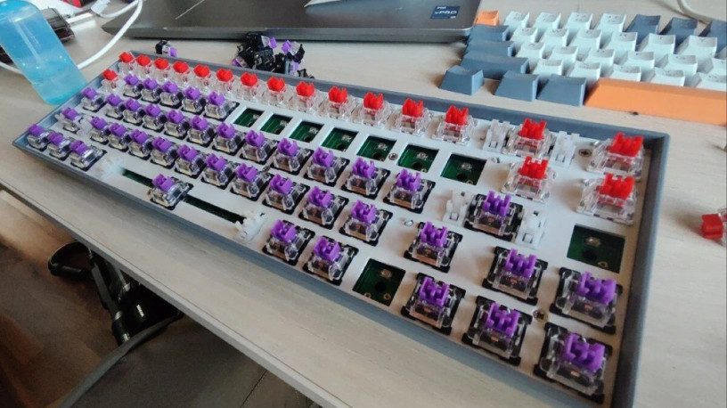 mechanicka-klavesnica-rgb-68-klaves-big-1