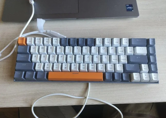 mechanicka-klavesnica-rgb-68-klaves-big-0