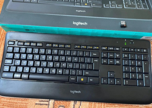 logitech-k800-wireless-illuminated-klavesnica-big-3