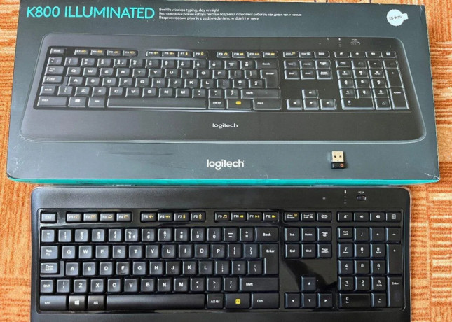 logitech-k800-wireless-illuminated-klavesnica-big-2