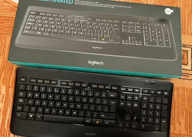 logitech-k800-wireless-illuminated-klavesnica-big-0
