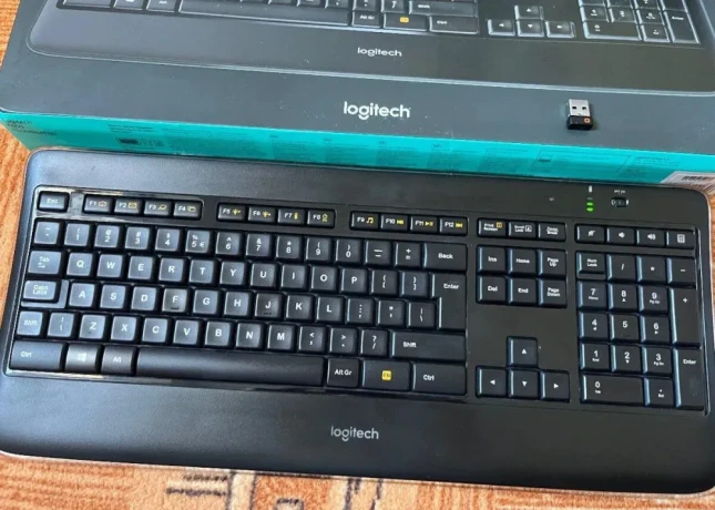 logitech-k800-wireless-illuminated-klavesnica-big-3