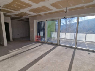 novostavba-3izbovy-byt-s-balkonom-a-obrovskou-terasou-180m