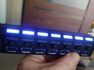 7-portovy-usb-20-hub-rozbocovac-s-vypinacmi-novy