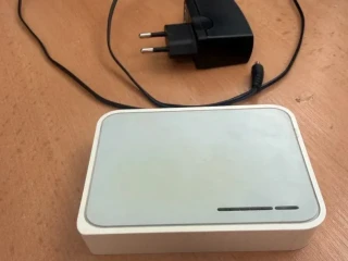 predam-tp-link-switch-a-tp-link-poweline-adaptery-2-kusy