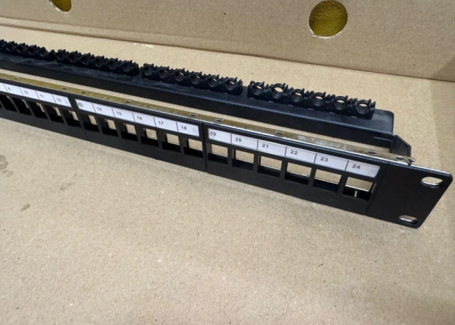 patch-panely-rm-19-1u-120x-keystone-modul-rj45-big-0