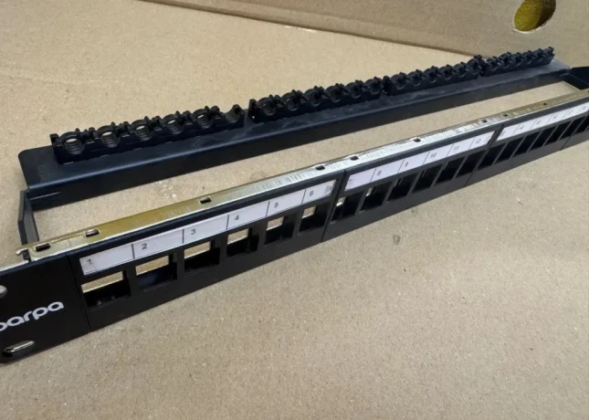 patch-panely-rm-19-1u-120x-keystone-modul-rj45-big-1
