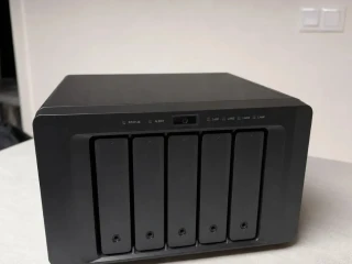 synology-ds1513-5-sachtovy-nas-4-1-tb-wd-red