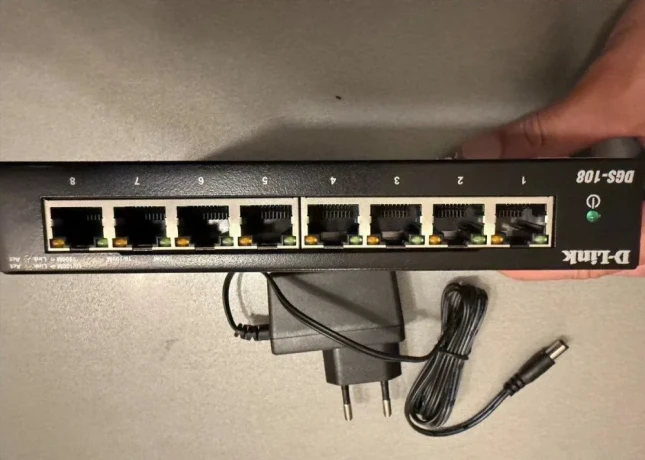predam-switch-d-link-dgs-108e-big-1