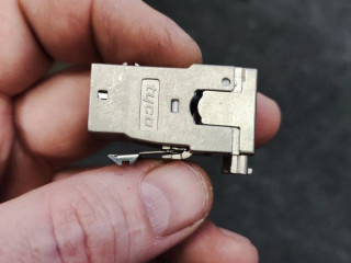 10g-samorezny-tieneny-keystone-cat6-stp-rj45