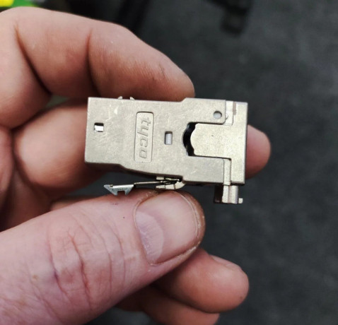 10g-samorezny-tieneny-keystone-cat6-stp-rj45-big-0