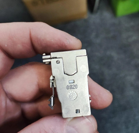 10g-samorezny-tieneny-keystone-cat6-stp-rj45-big-1