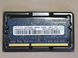 pamat-ram-na-notebook-lenovo-4gb-parametre-na-foto