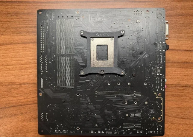procesor-i5-9400f-gigabyte-b365-m-aorus-elite-chladic-big-4