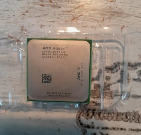 predam-procesory-intel-amd-big-4