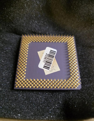 pentium-200mhz-mmx-a-amd-k6-2-500mhz-big-1