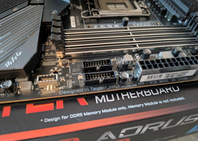 aorus-master-z690-eatx-big-3