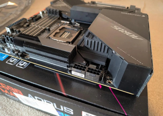 aorus-master-z690-eatx-big-4